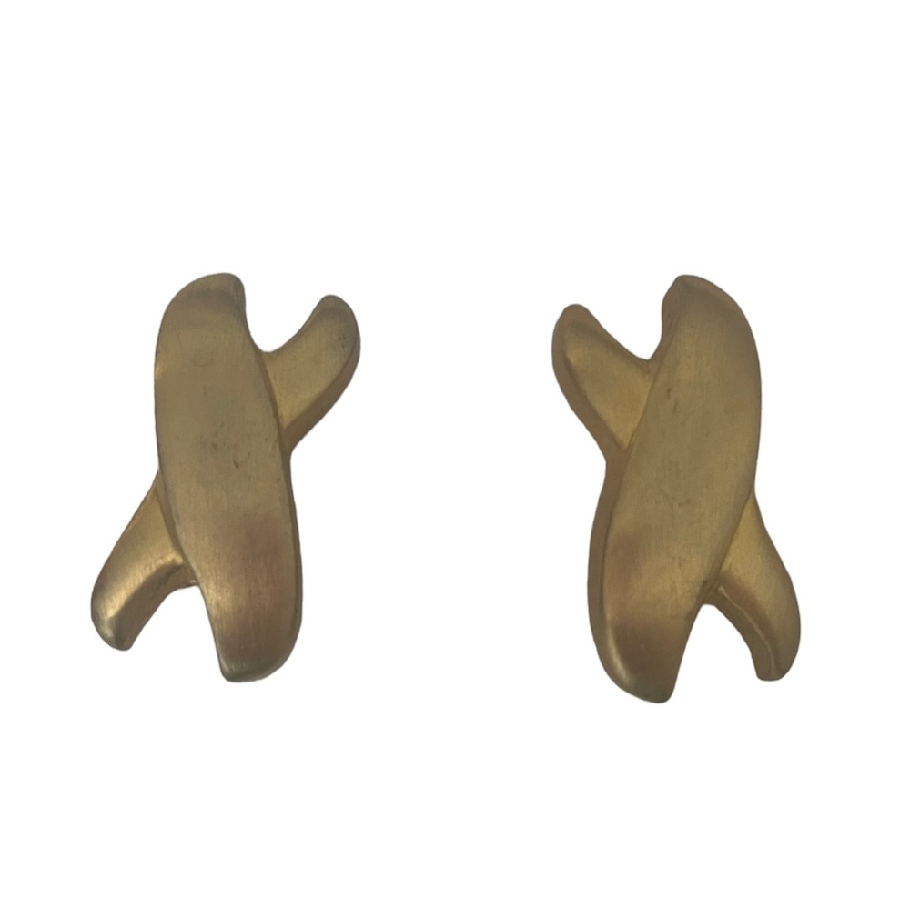Vintage gold tone clip earrings
